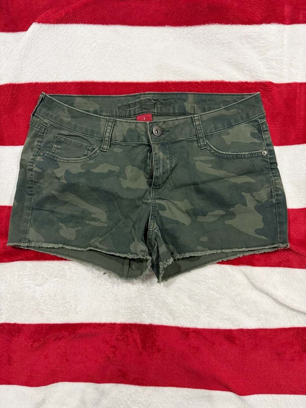 Arizona Jean Company Green Camo Print Raw Hem Denim Shorts Size 5